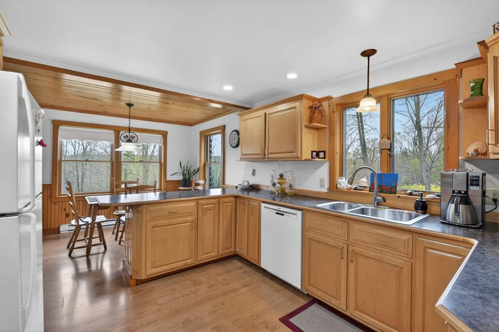 276 Middle Road Dresden ME 04342