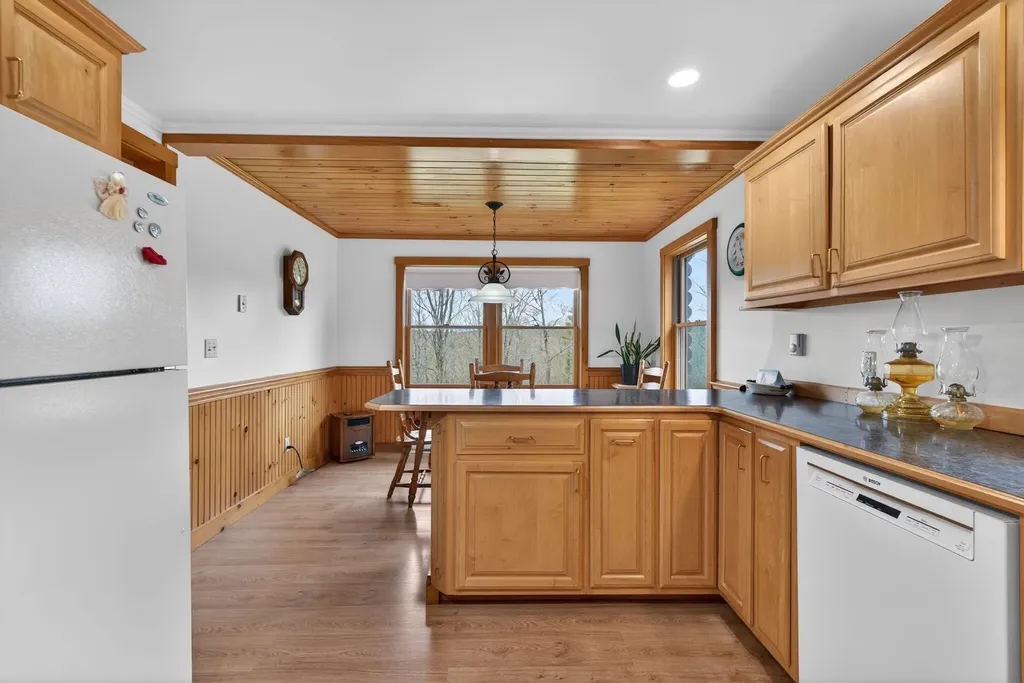 276 Middle Road Dresden ME 04342