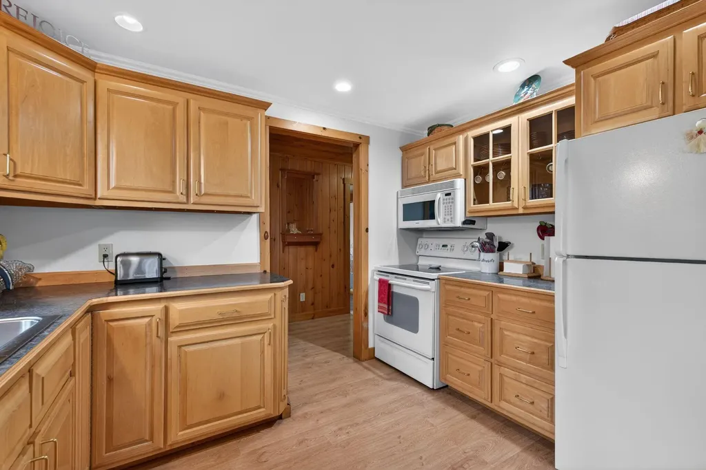 276 Middle Road Dresden ME 04342