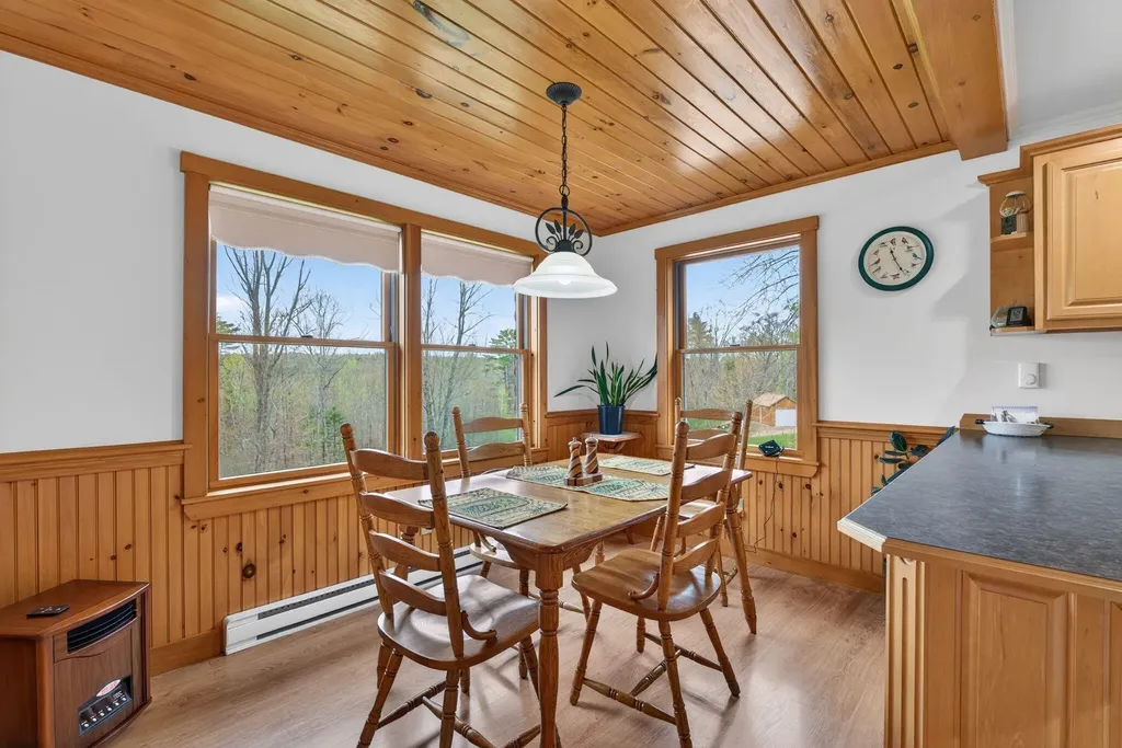 276 Middle Road Dresden ME 04342