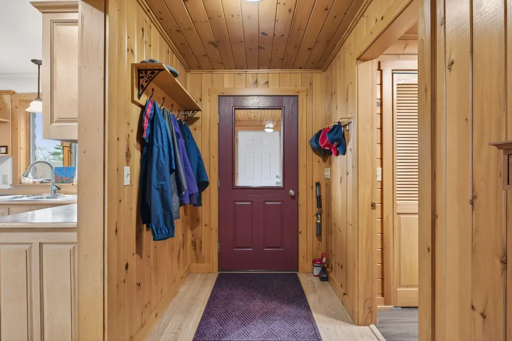 276 Middle Road Dresden ME 04342