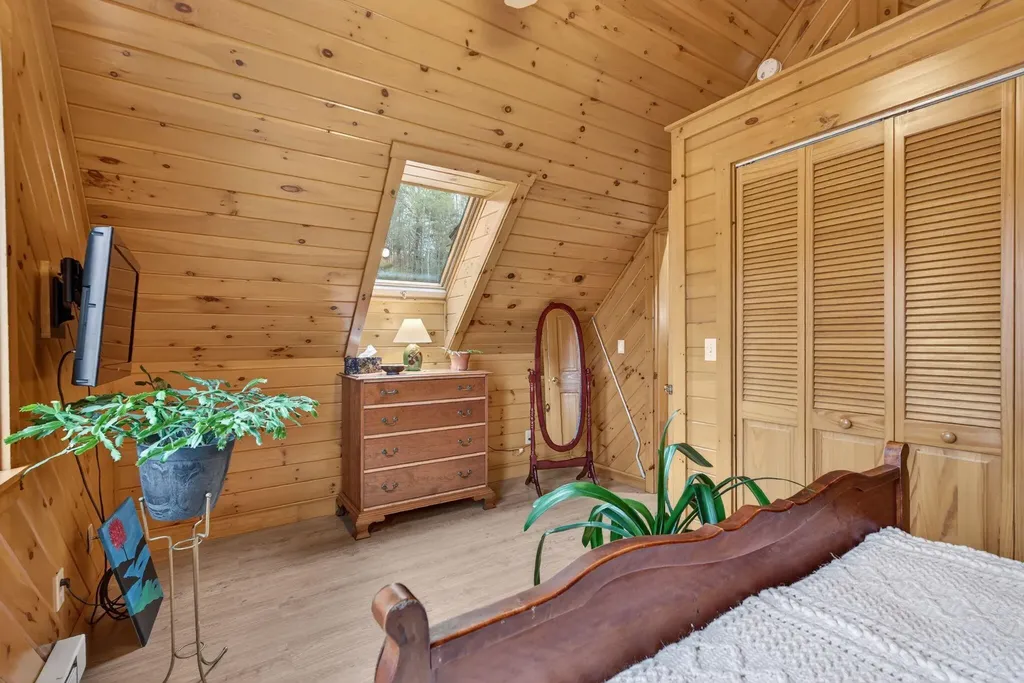 276 Middle Road Dresden ME 04342
