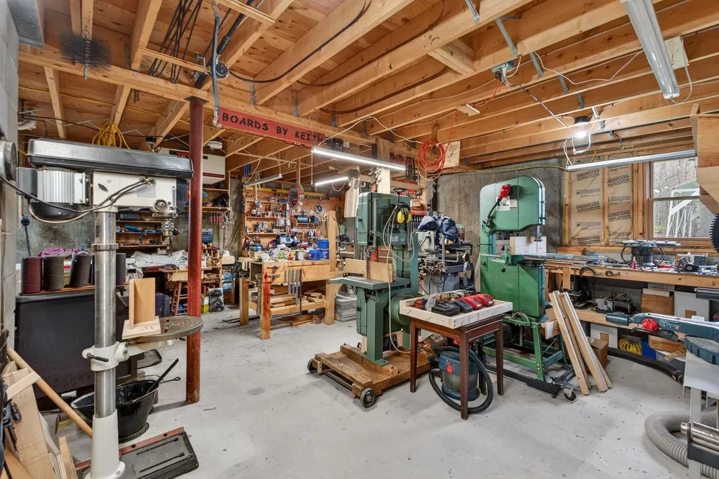 276 Middle Road Dresden ME 04342