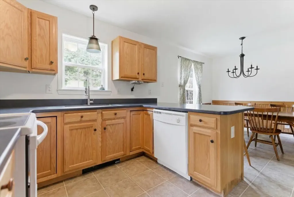 37 Palmer Road Pittston ME 04345