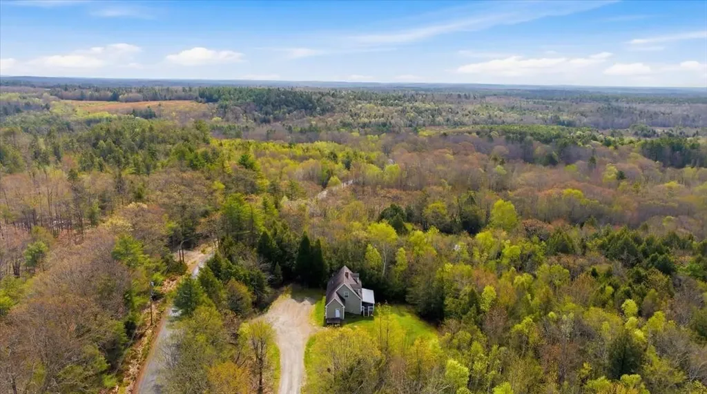 37 Palmer Road Pittston ME 04345