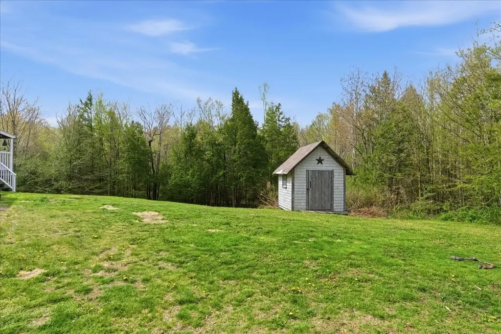 37 Palmer Road Pittston ME 04345