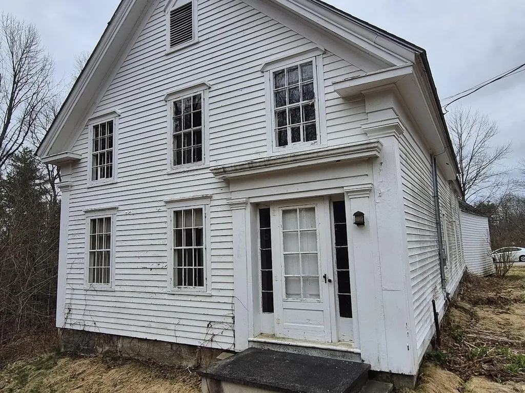 42 Flood Avenue Wiscasset ME 04578