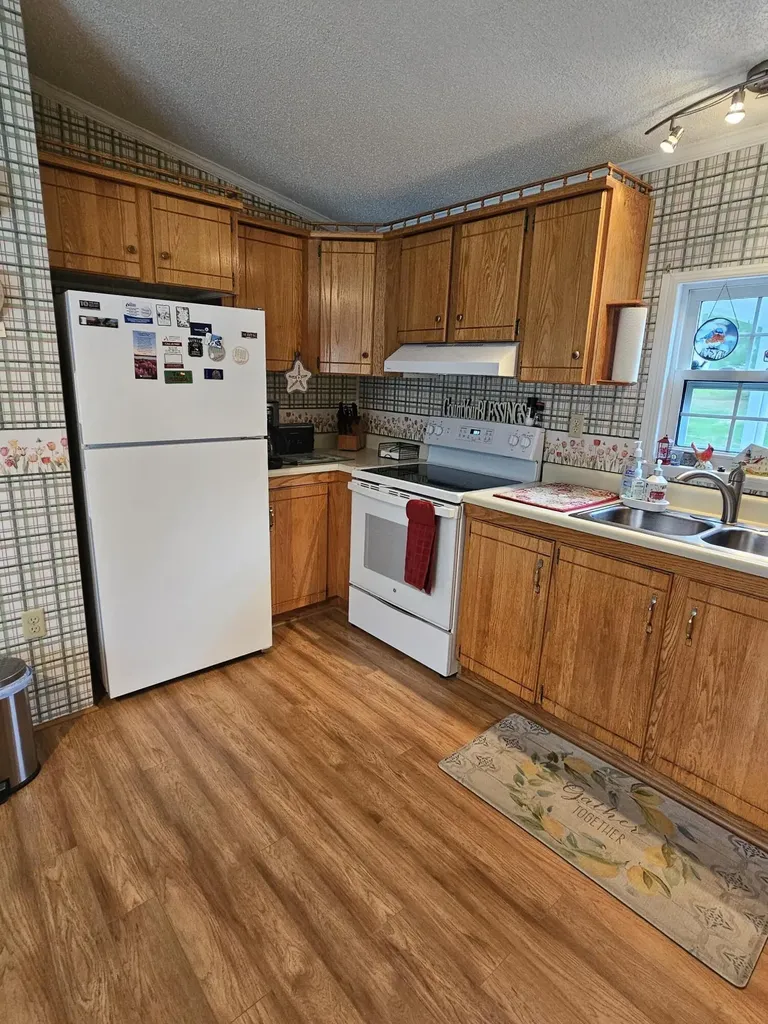 4 Hilltop Court Turner ME 04282