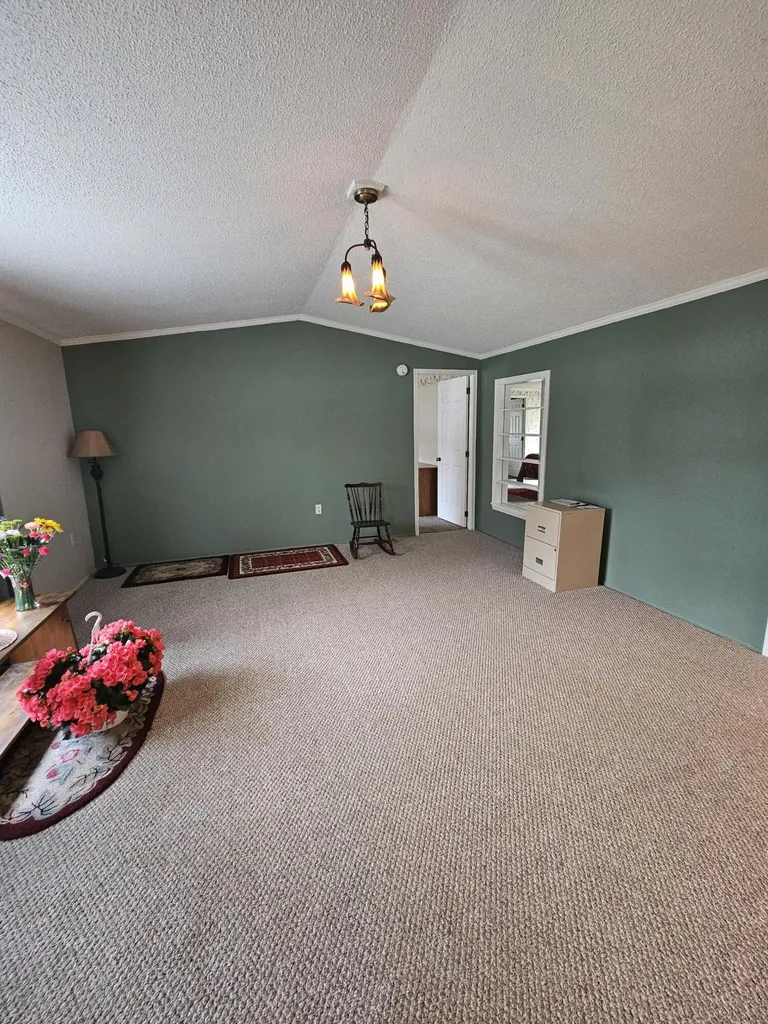 4 Hilltop Court Turner ME 04282