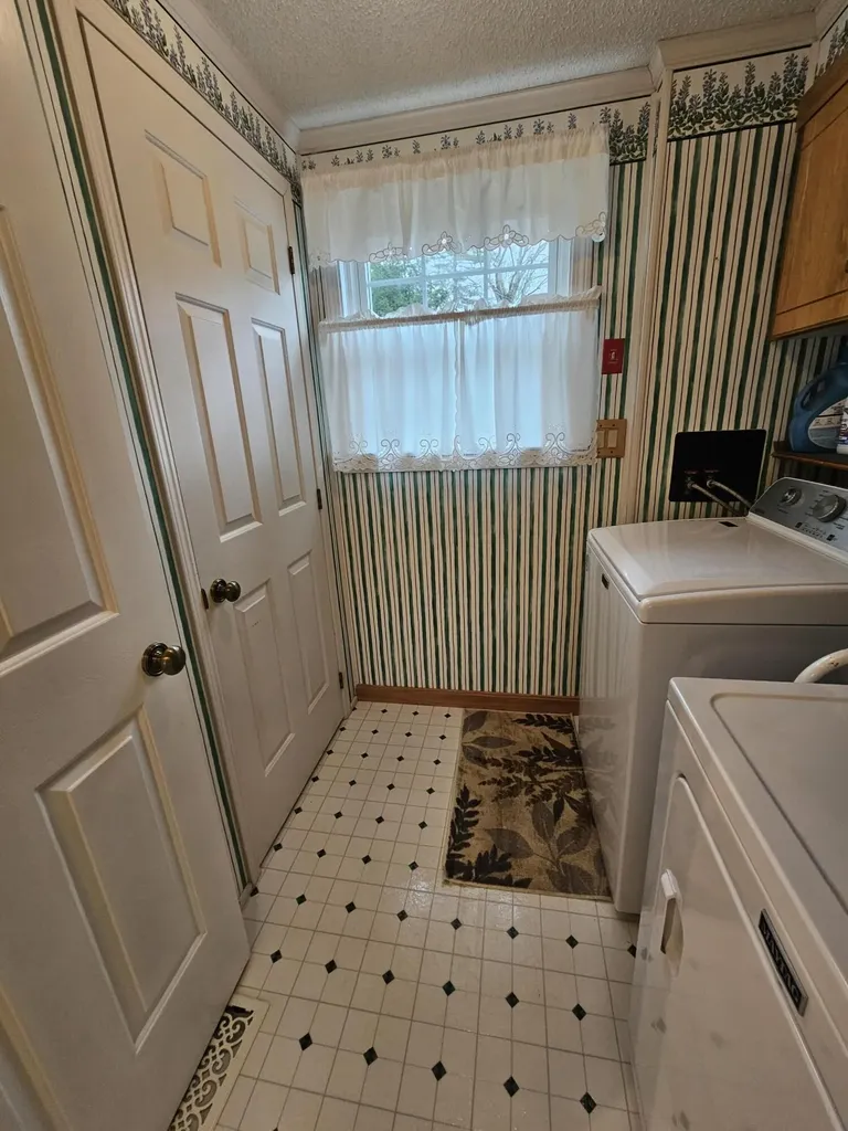 4 Hilltop Court Turner ME 04282
