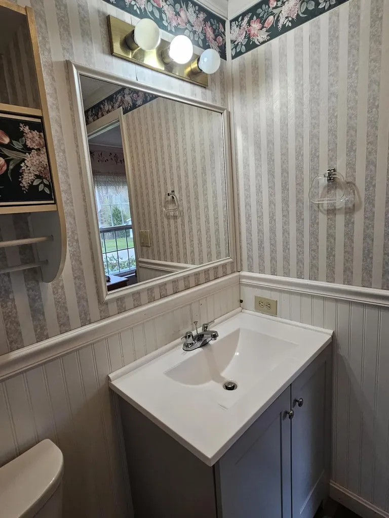 4 Hilltop Court Turner ME 04282