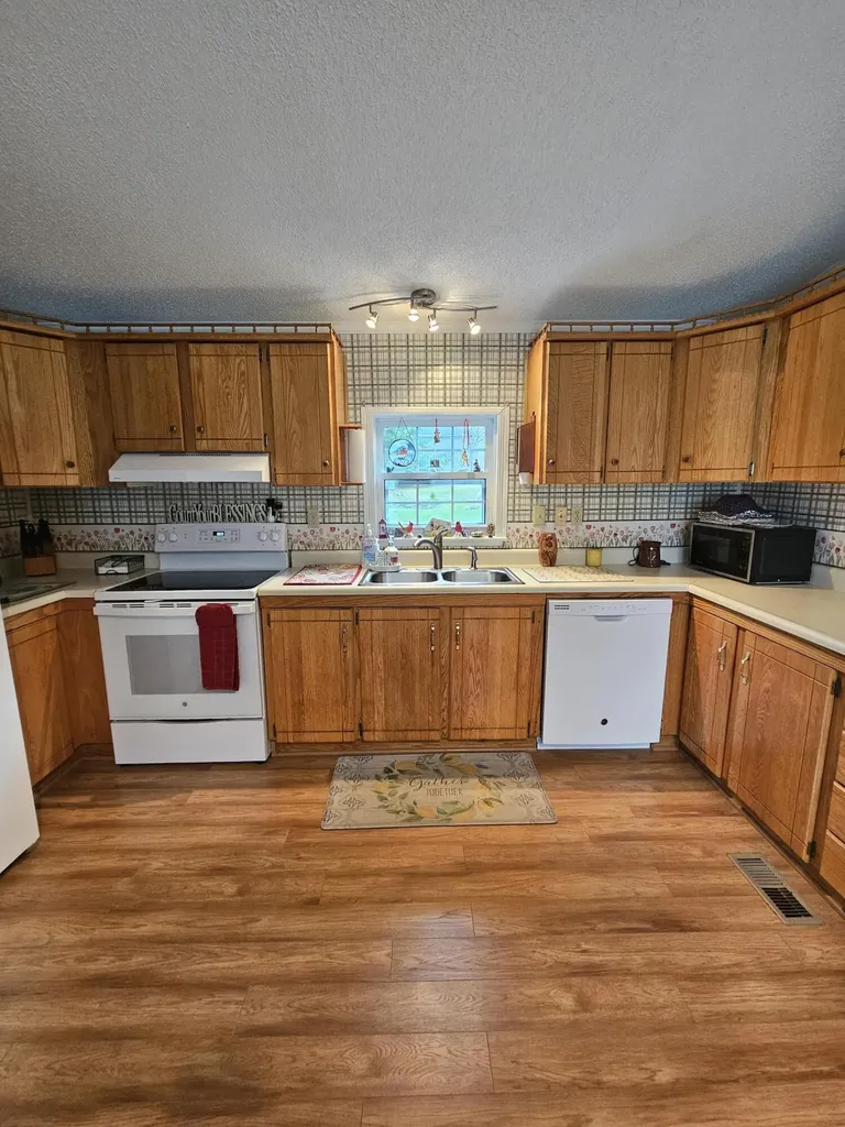 4 Hilltop Court Turner ME 04282
