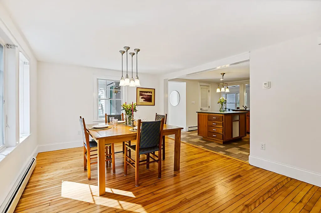 183 Mountain Road Falmouth ME 04105