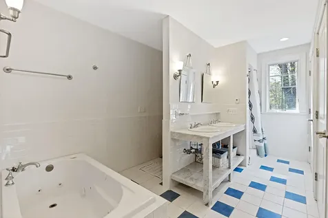 183 Mountain Road Falmouth ME 04105