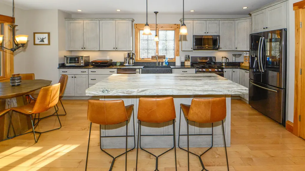 14 Riley Road Naples ME 04055