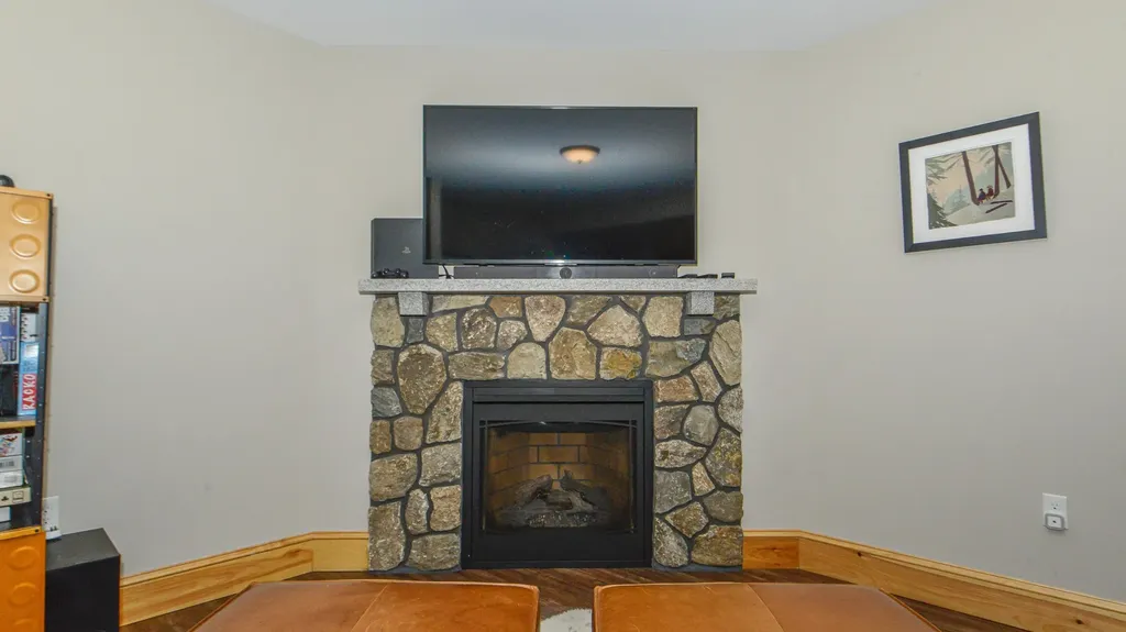 14 Riley Road Naples ME 04055