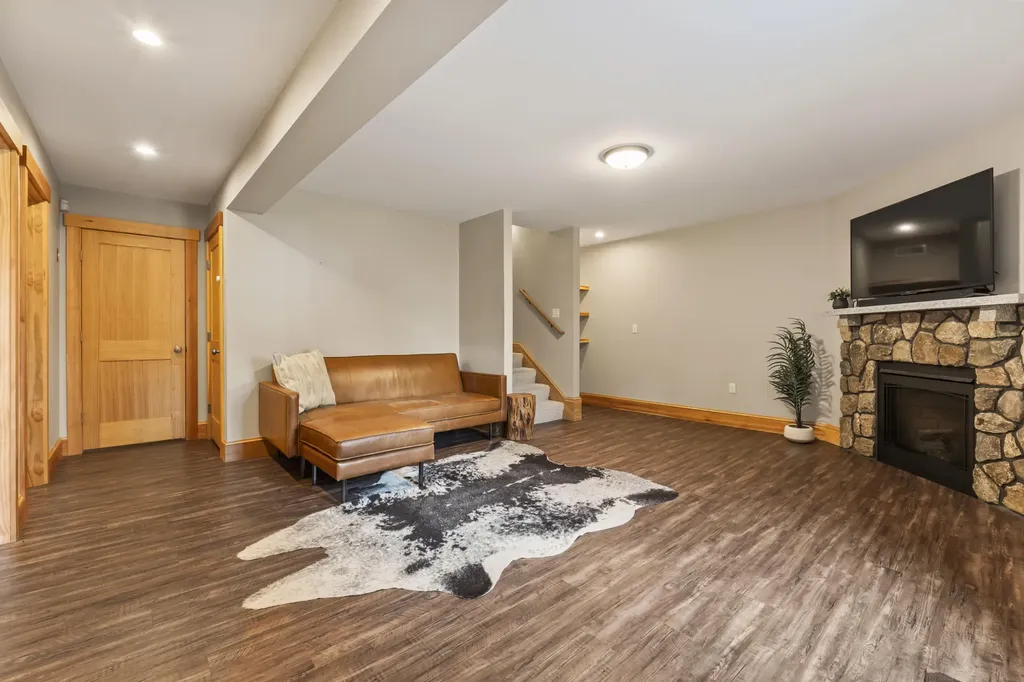 14 Riley Road Naples ME 04055