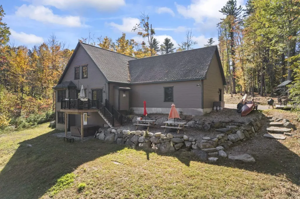 14 Riley Road Naples ME 04055
