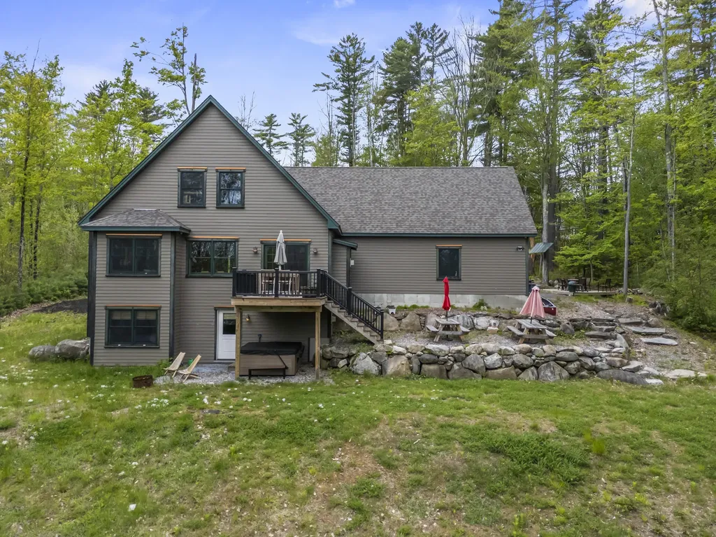 14 Riley Road Naples ME 04055
