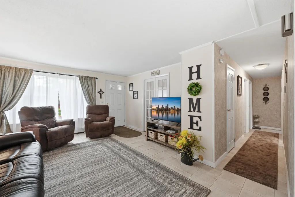 18 Burke Street Farmingdale ME 04344