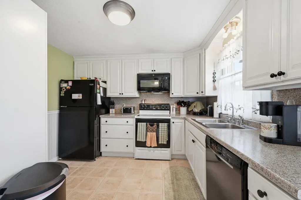 18 Burke Street Farmingdale ME 04344