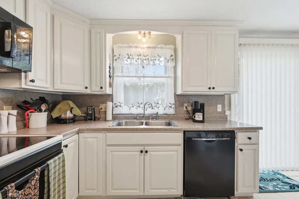 18 Burke Street Farmingdale ME 04344