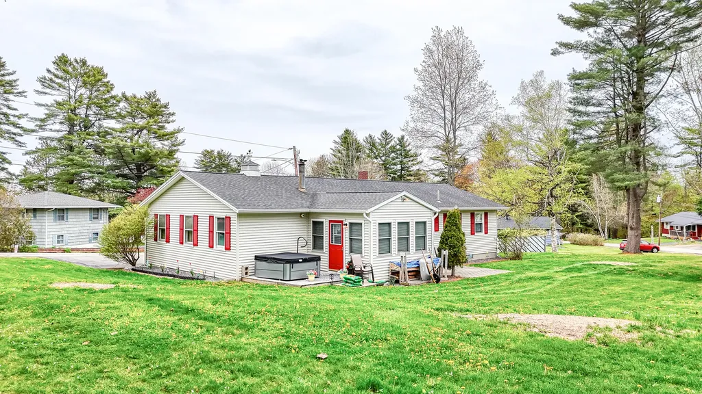 18 Burke Street Farmingdale ME 04344