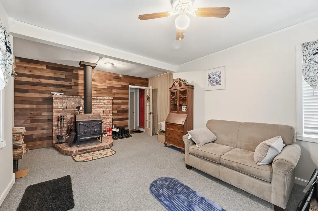 18 Burke Street Farmingdale ME 04344