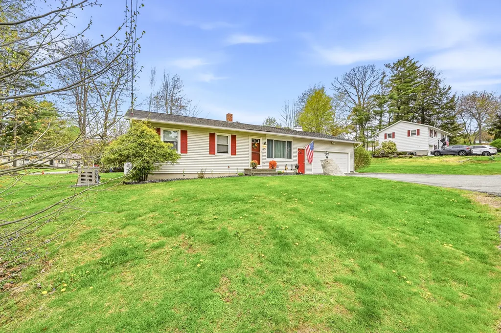 18 Burke Street Farmingdale ME 04344