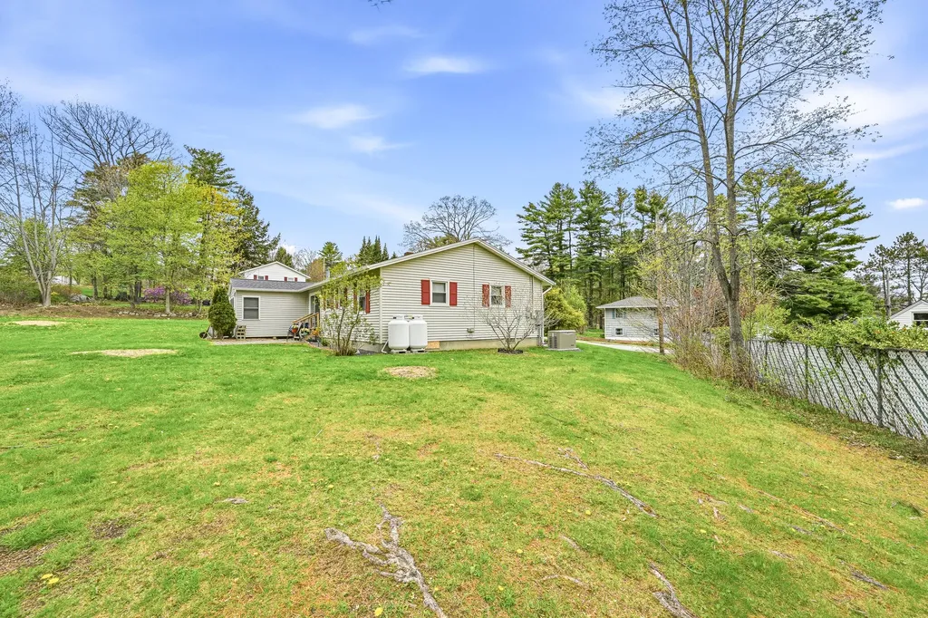 18 Burke Street Farmingdale ME 04344