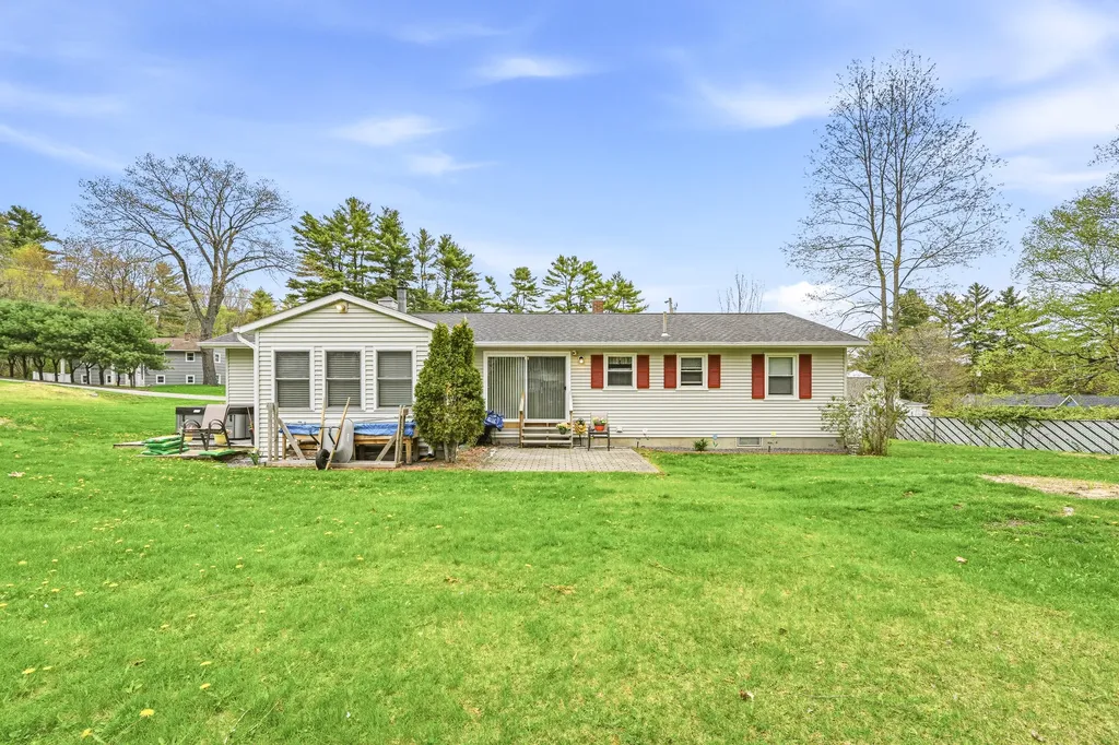 18 Burke Street Farmingdale ME 04344