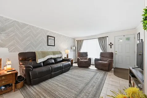 18 Burke Street Farmingdale ME 04344