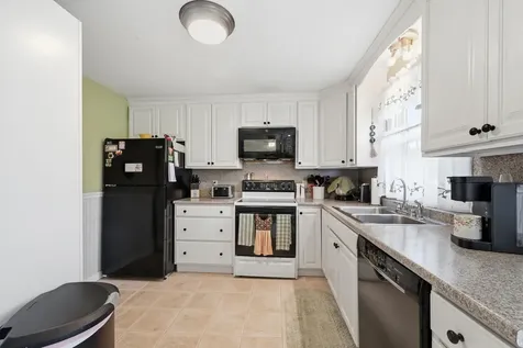 18 Burke Street Farmingdale ME 04344