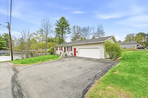 18 Burke Street Farmingdale ME 04344