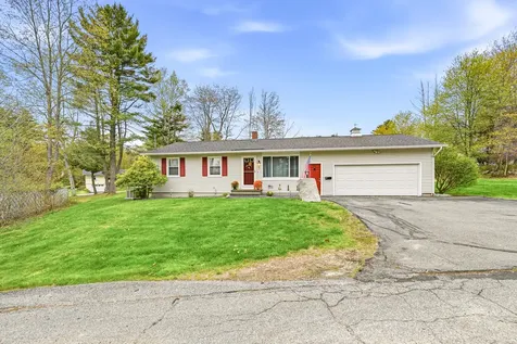 18 Burke Street Farmingdale ME 04344