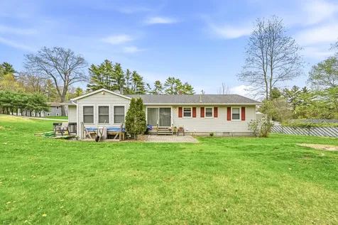 18 Burke Street Farmingdale ME 04344