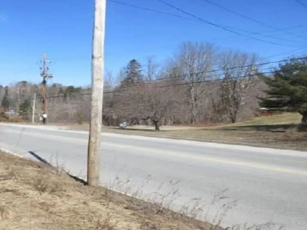 933 Main Road Holden ME 04429