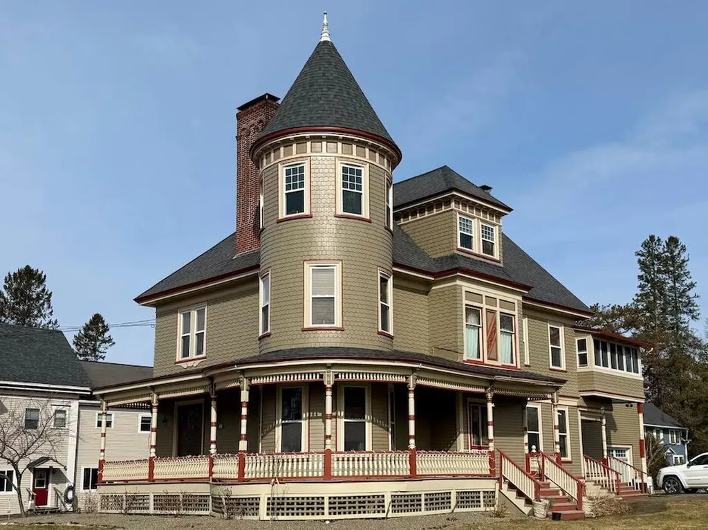 32 Pleasant Street Houlton ME 04730