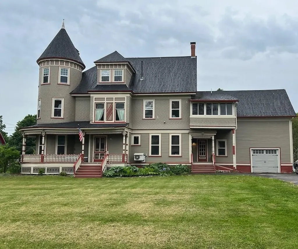 32 Pleasant Street Houlton ME 04730