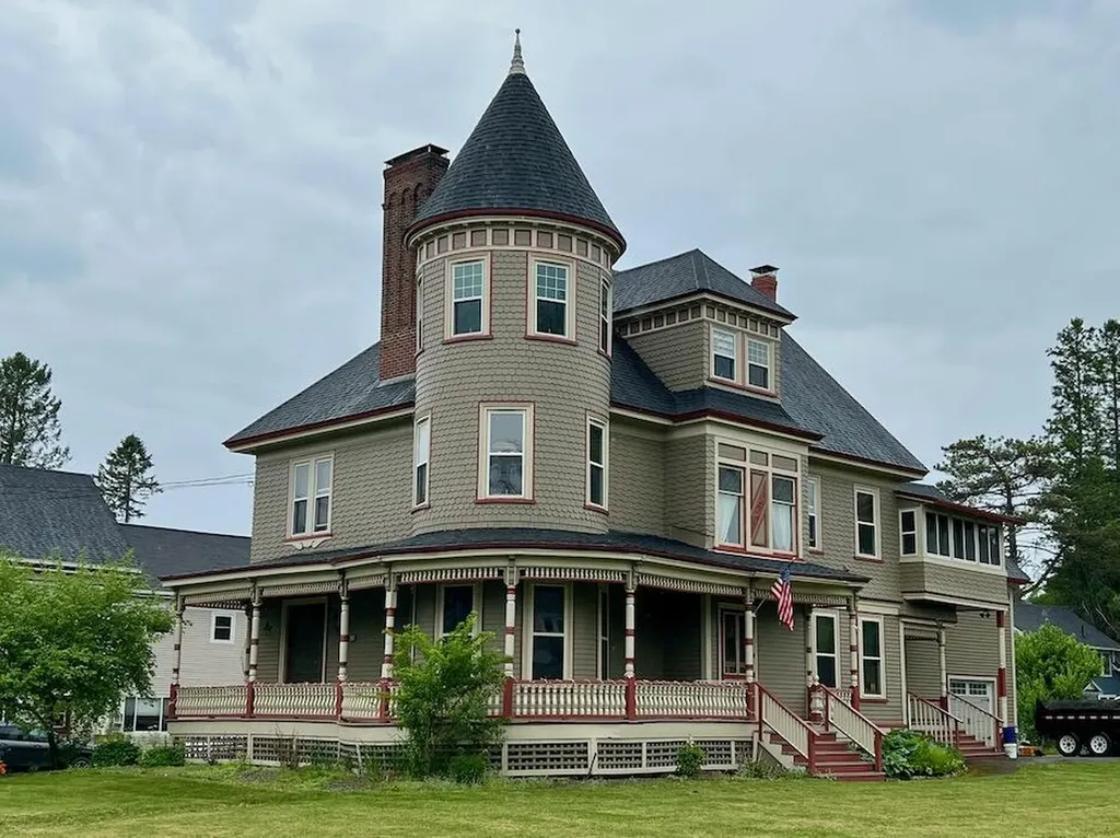 32 Pleasant Street Houlton ME 04730