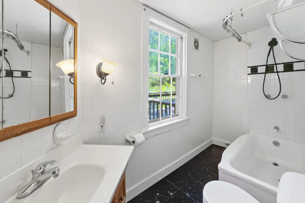 1117 Main Street Waldoboro ME 04572