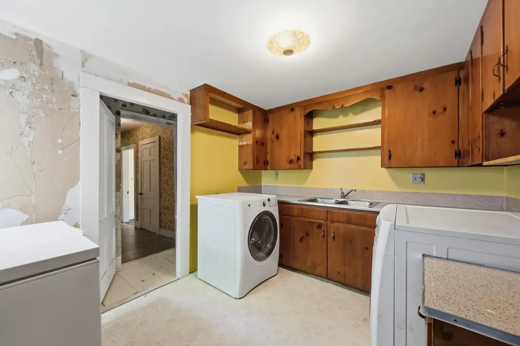 1117 Main Street Waldoboro ME 04572