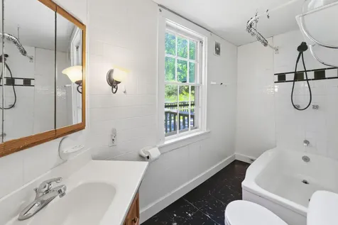 1117 Main Street Waldoboro ME 04572