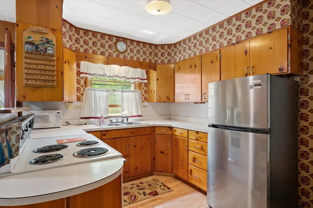 32 Davenport Street Milford ME 04461