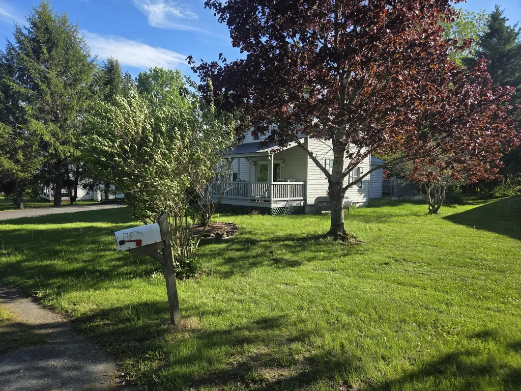 98 Fairview Avenue Dover-foxcroft ME 04426
