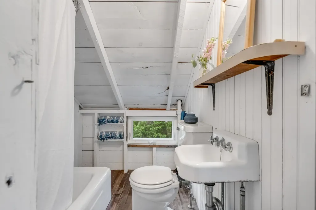 41 Charleston Road Chebeague Island ME 04017