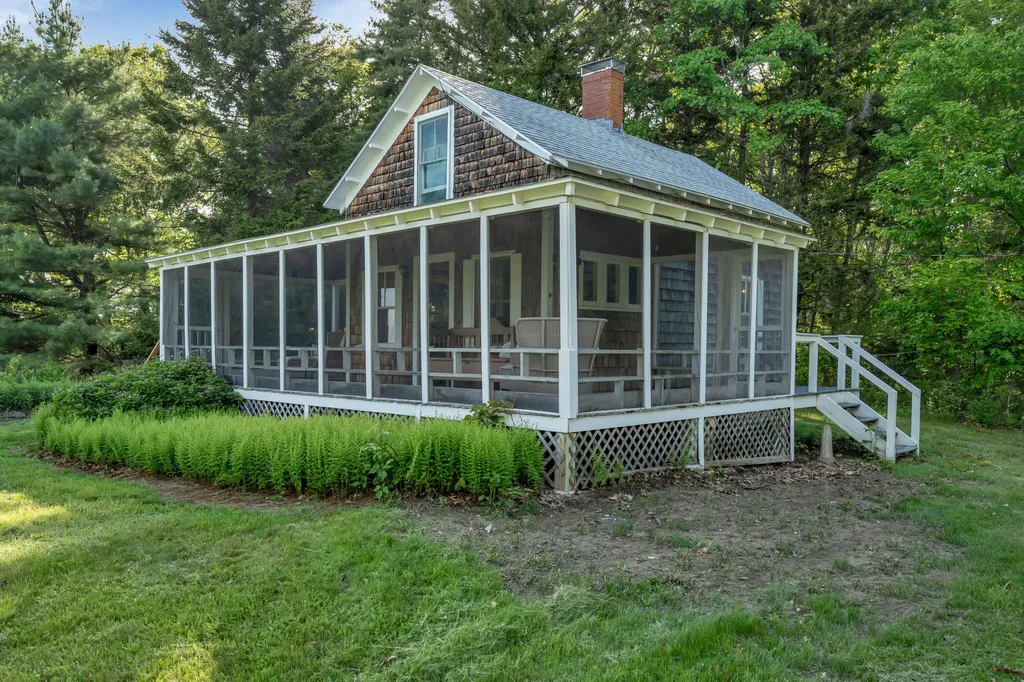 41 Charleston Road Chebeague Island ME 04017