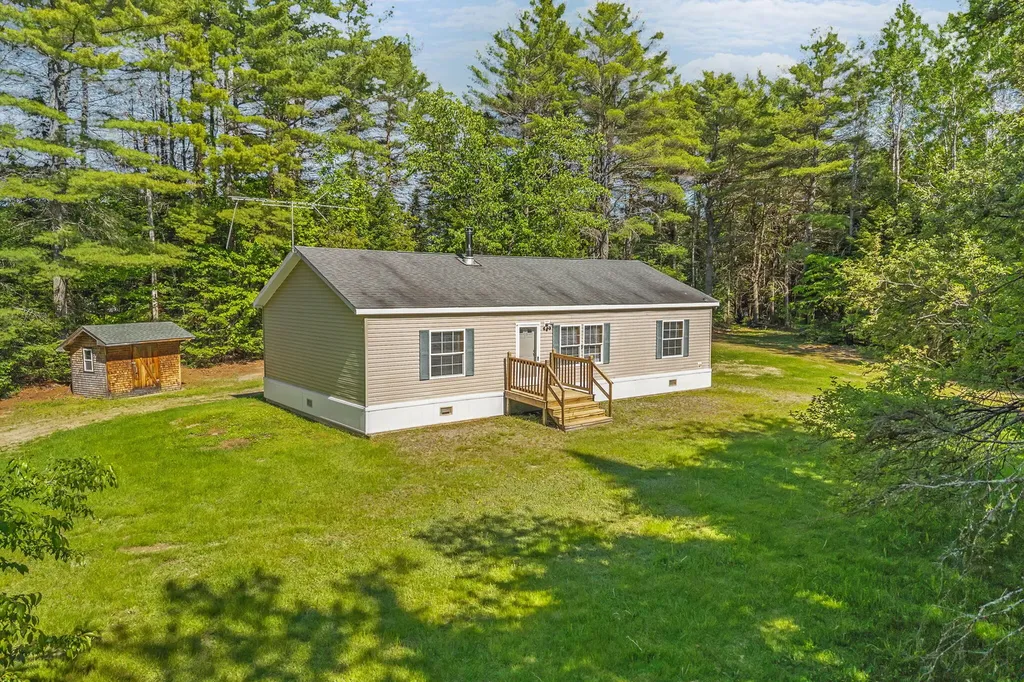 2392 Hudson Road Hudson ME 04449