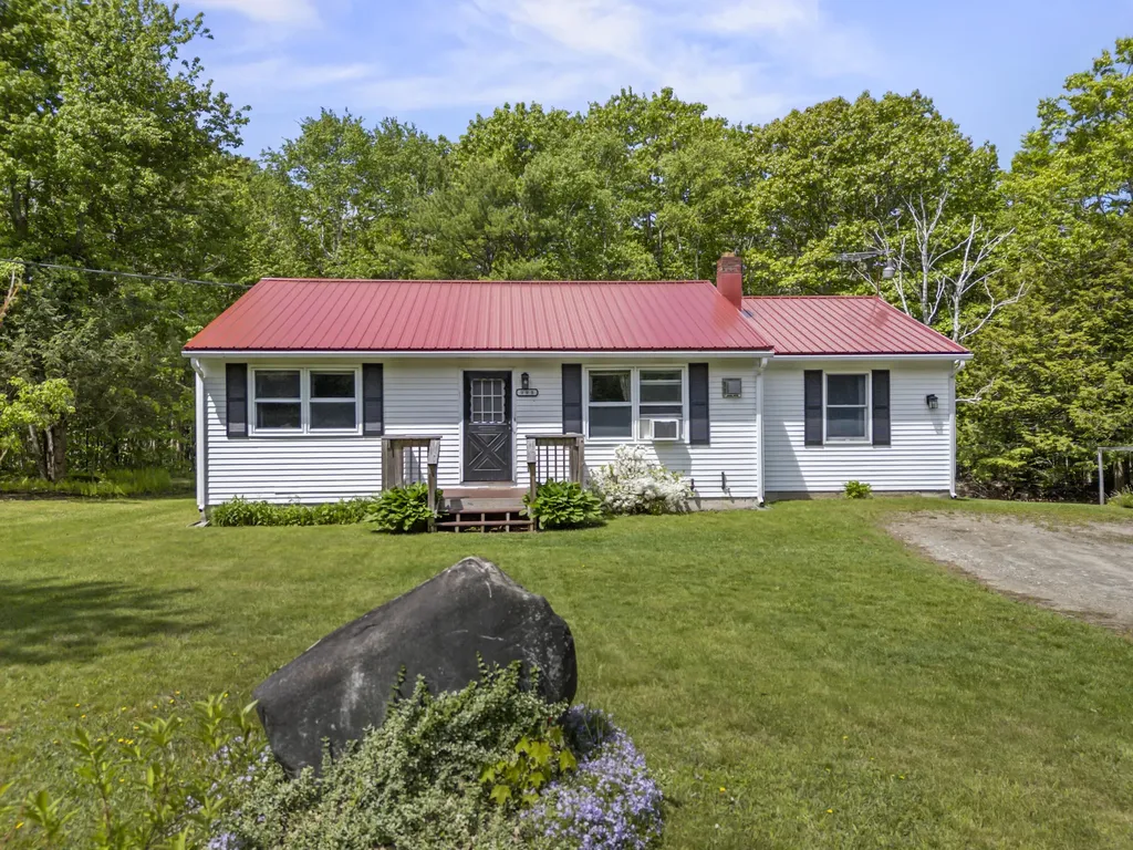 995 Middle Road Dresden ME 04342