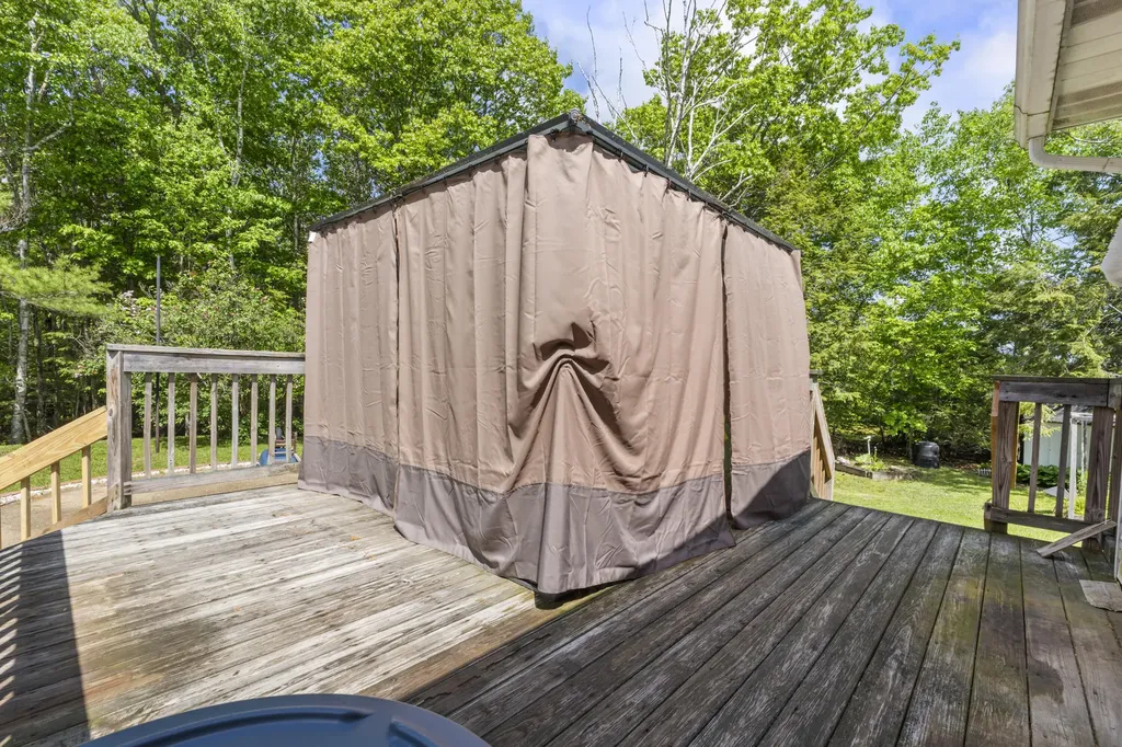 995 Middle Road Dresden ME 04342